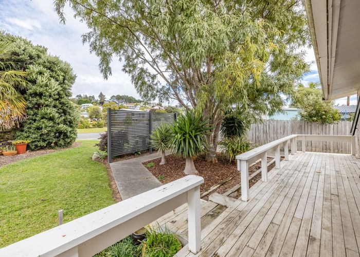  at 16 Peninsula Parade, Hihi