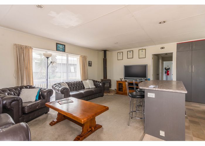  at 17 Hindmarsh Street, Henderson, Auckland
