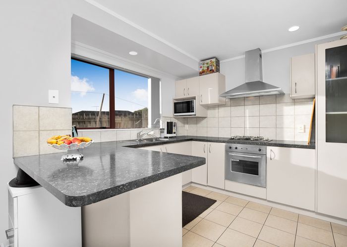  at 2/4 Nerissa Place, Randwick Park, Auckland