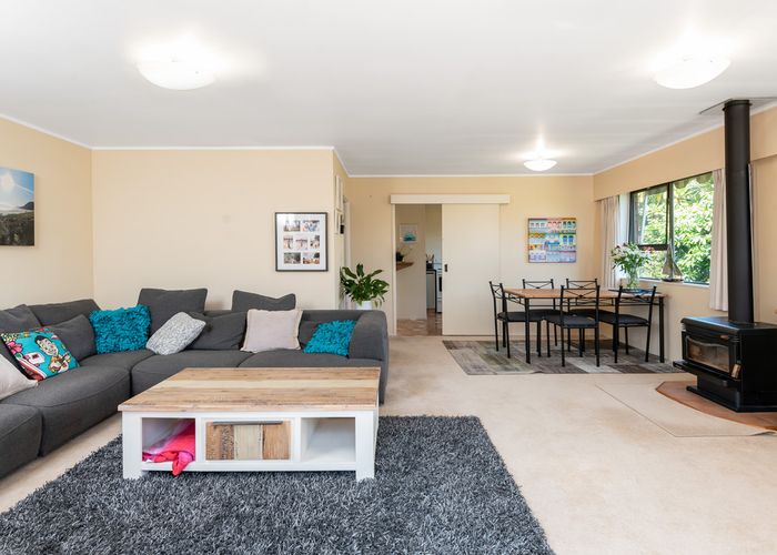  at 2/16 Ullswater Place, Half Moon Bay, Auckland