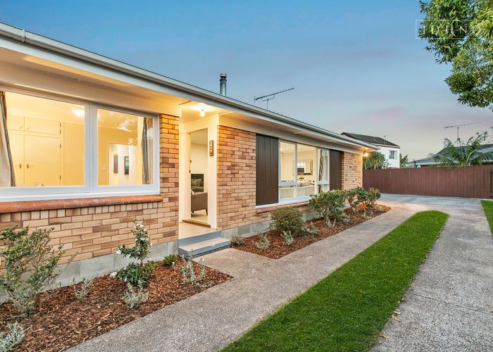  at 2/32 Innisfree Drive, Ellerslie, Auckland
