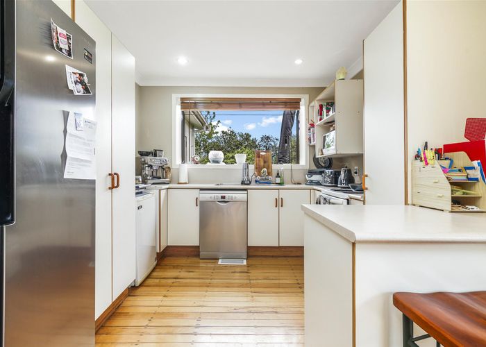  at 14 Westney Place, Forest Lake, Hamilton