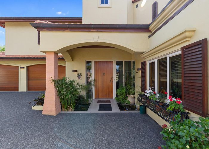  at 64 Lake Crescent, Hamilton Lake, Hamilton