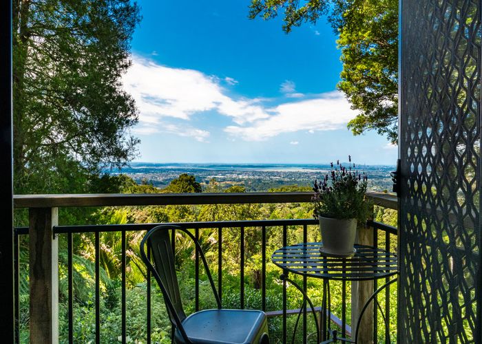  at 464 Scenic Drive, Waiatarua, Auckland