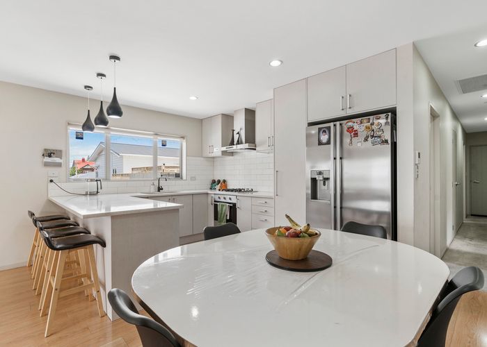  at 2/53 Hutchinson Avenue, New Lynn, Auckland