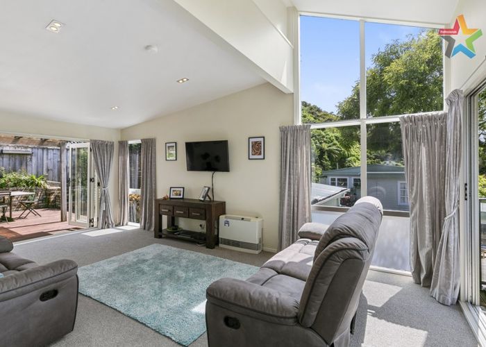  at 27 Rakeiora Grove, Korokoro, Lower Hutt