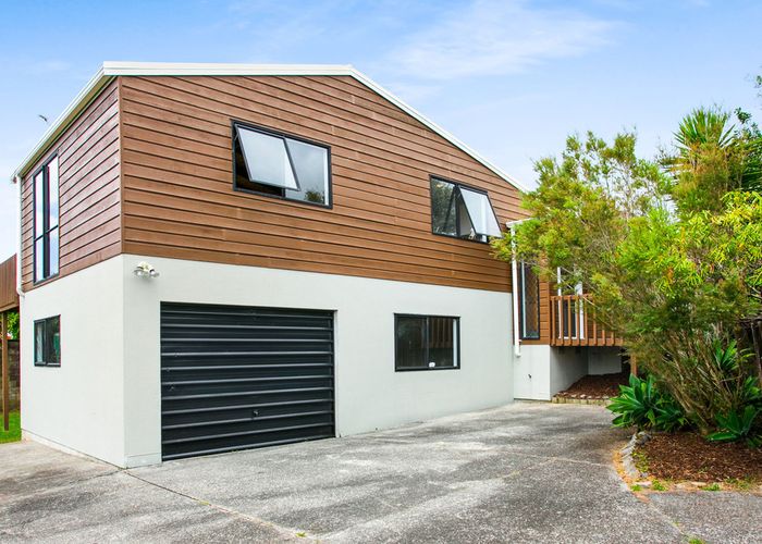  at 2/4305 Great North Road, Glendene, Auckland