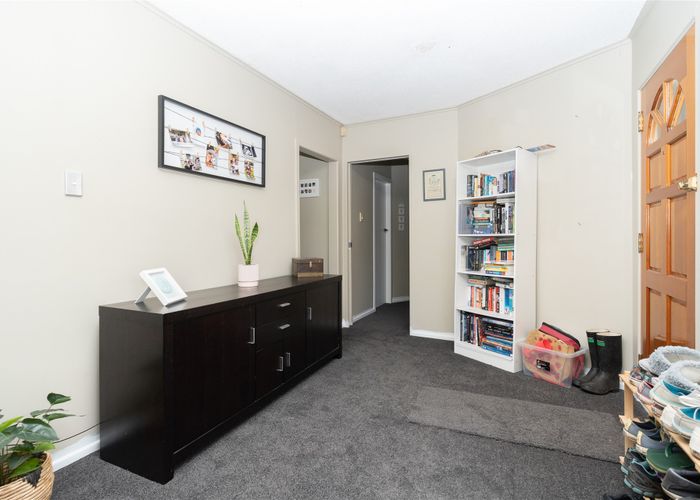  at 15 Acacia Crescent, Glenview, Hamilton