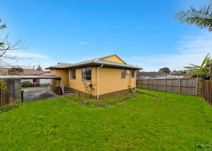  at 1/11 Charntay Avenue, Clover Park, Auckland