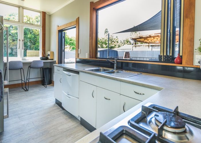  at 102 Heathcote Avenue, Mayfair, Hastings