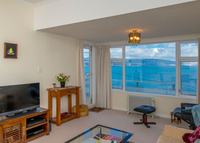  at 414 Queens Drive, Lyall Bay, Wellington