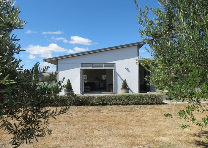 Free property data for 8 Redwood Lane, Martinborough homes.co.nz