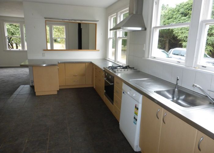  at 999 Sharlands Road, Bankside