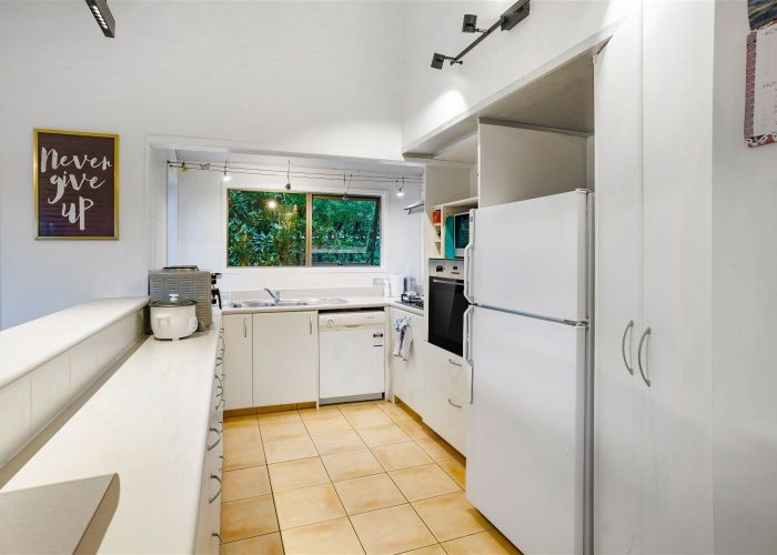  at 42 Holyoake Place, Chatswood, Auckland