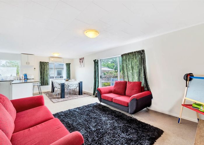  at 2 Silverstone Place, Henderson, Auckland
