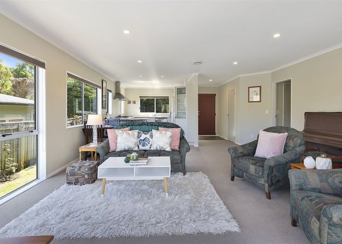  at 4 Corlett Road, Plimmerton, Porirua