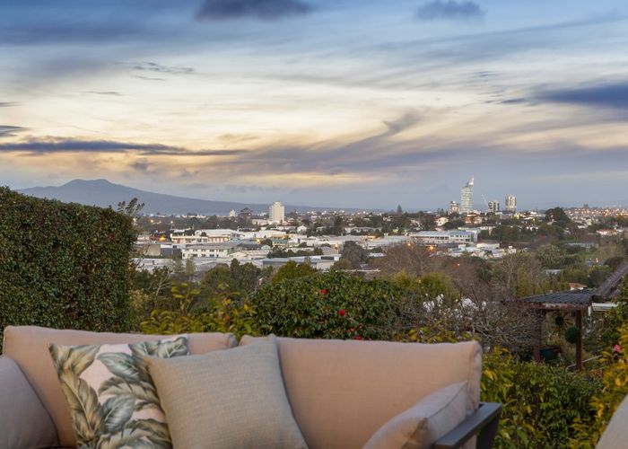  at 12 Ross Avenue, Glenfield, Auckland