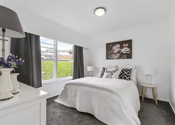  at 2/16 Diana Drive, Glenfield, Auckland
