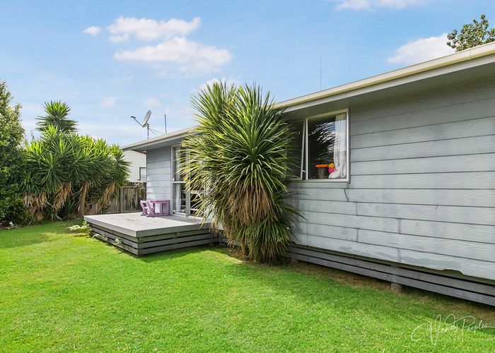  at 2/3 Cross Street, Papakura, Papakura