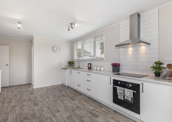  at 5 Sutton Avenue, Mangere East, Auckland