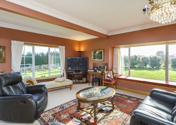  at 98 Hendersons Line, Kelvin Grove, Palmerston North