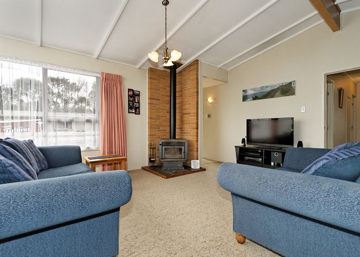  at 62 Lantana Road, Green Bay, Auckland