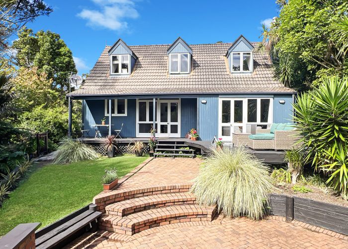  at 9 Brownie Road, Laingholm, Waitakere City, Auckland
