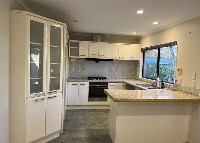  at 16 Middlefield Drive, East Tamaki Heights, Manukau City, Auckland