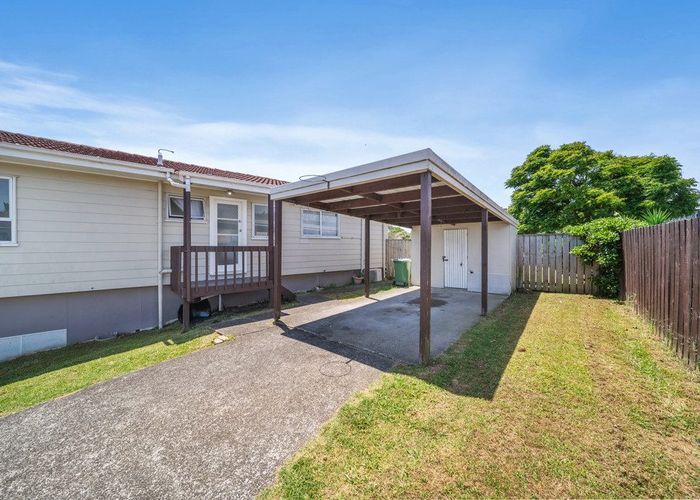  at 2/6 Bundena Place, Clendon Park, Manukau City, Auckland