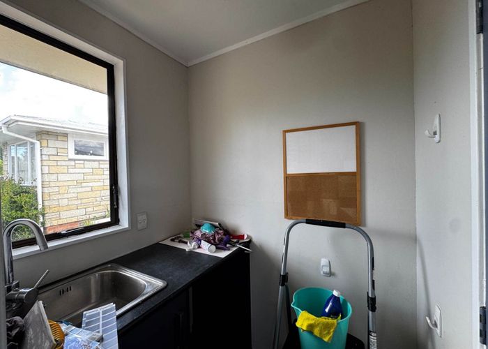  at 3 Powell Place, Henderson, Waitakere City, Auckland