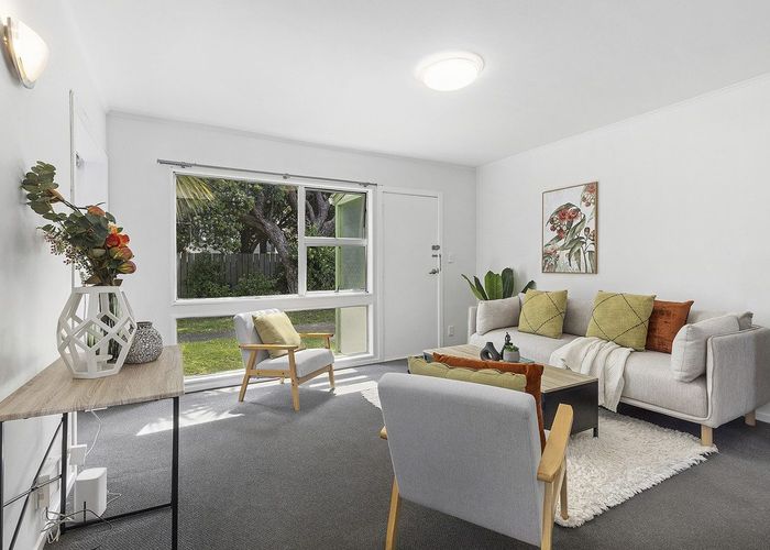  at 2/102 Endeavour Street, Lyall Bay, Wellington