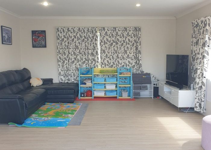  at 5A Basra Drive, Henderson, Waitakere City, Auckland