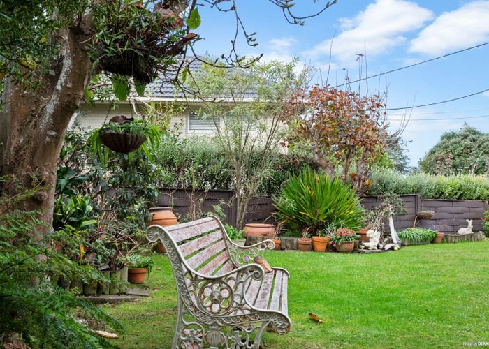  at 2/30 Montgomery Avenue, Rothesay Bay, Auckland