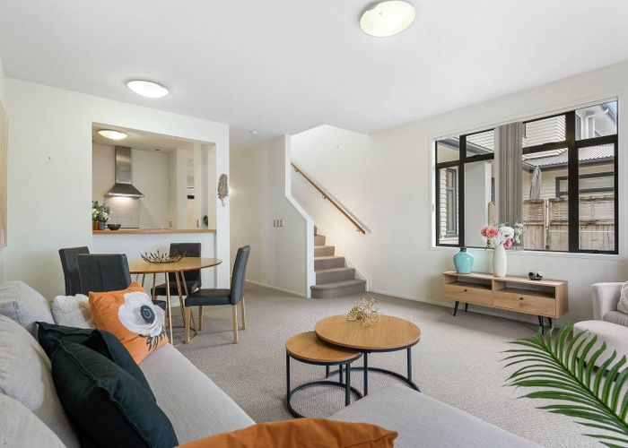  at 118/2 Armoy Drive, Dannemora, Manukau City, Auckland