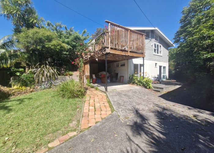  at 4 Earl Rd, Titirangi, Waitakere City, Auckland