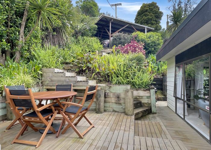  at 2/8 Park Hill Road, Birkenhead, Auckland