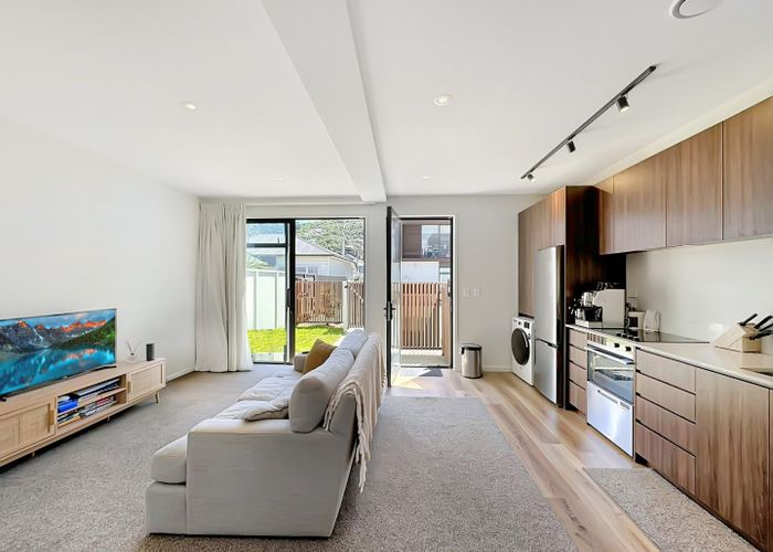  at 4/149 Onepu Road, Lyall Bay, Wellington