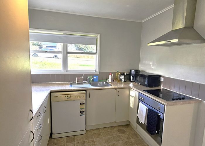  at 2/5 Eban avenue, Hillcrest, North Shore City, Auckland