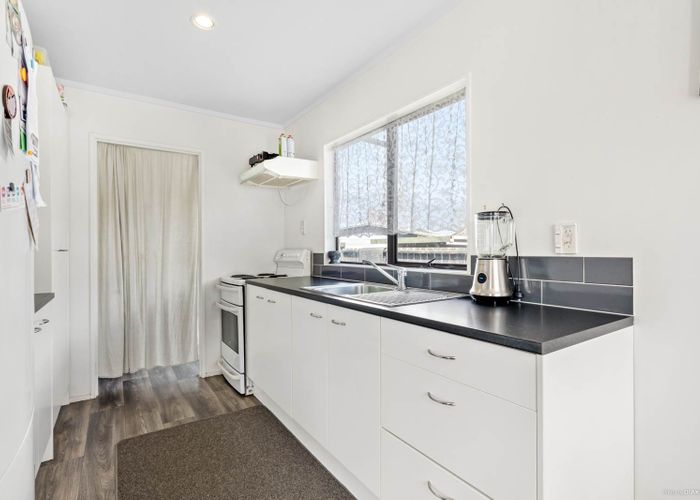  at 2/268 Porchester Road, Takanini
