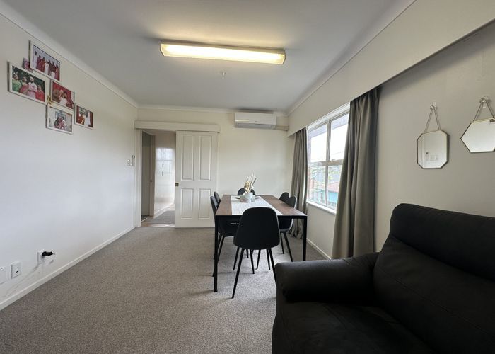  at 2/111 Shakespeare Road, Milford, Auckland
