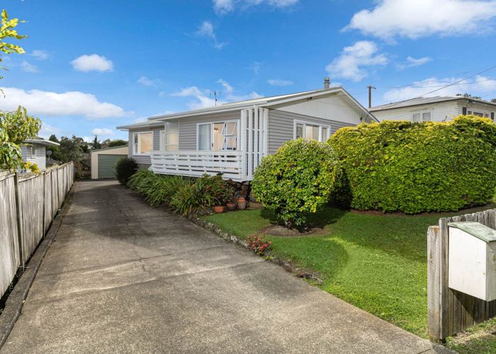  at 40 Sunnyfield Crescent, Glenfield, Auckland