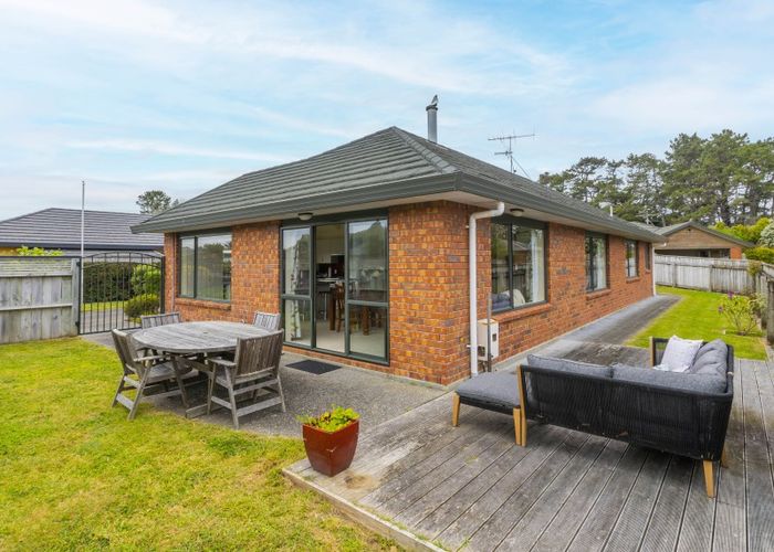  at 122 Weggery Drive, Waikanae Beach, Waikanae