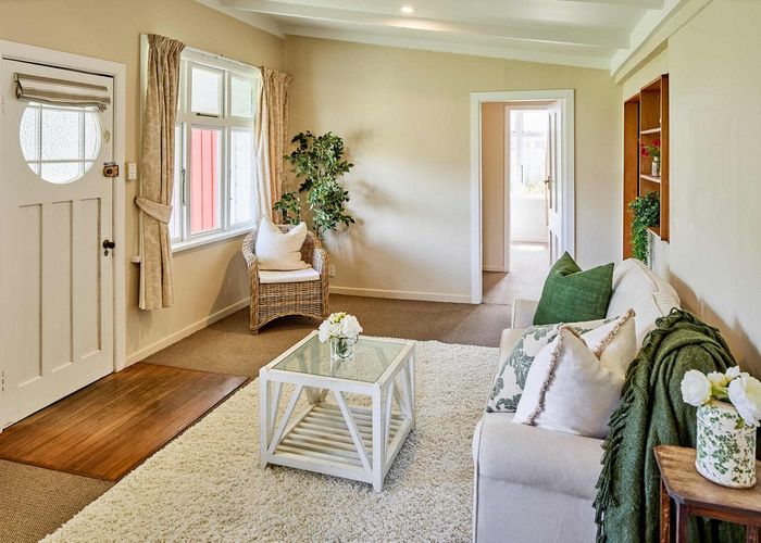  at 10 Lambley Road, Titahi Bay, Porirua