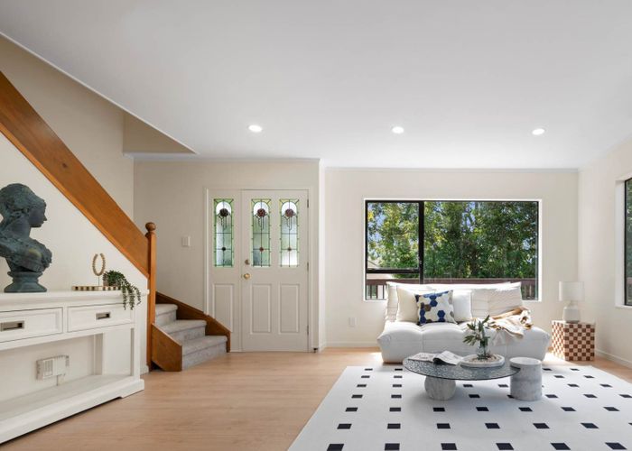  at 4 Sunward Rise, Glenfield, Auckland