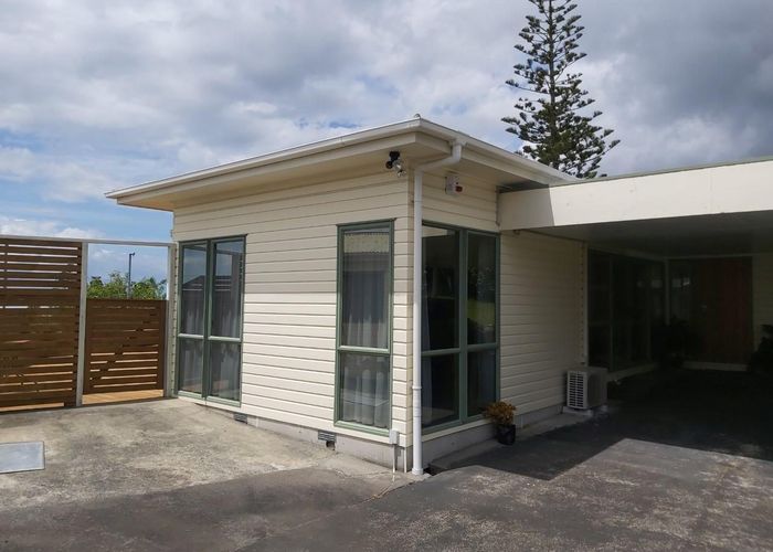 at 40 Waimumu Road, Massey, Waitakere City, Auckland