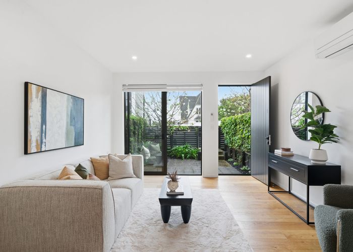  at 2/4 Glen Atkinson Street, Saint Heliers, Auckland City, Auckland