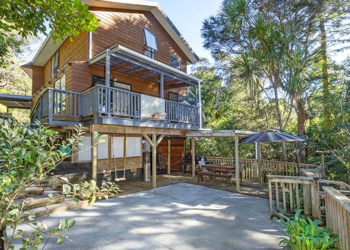  at 156 Laingholm Drive, Laingholm, Auckland