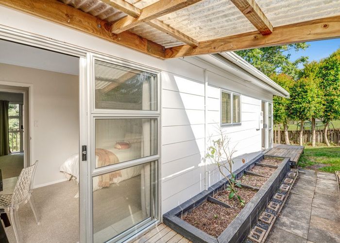  at 1/25 Edgware Road, West Harbour, Auckland
