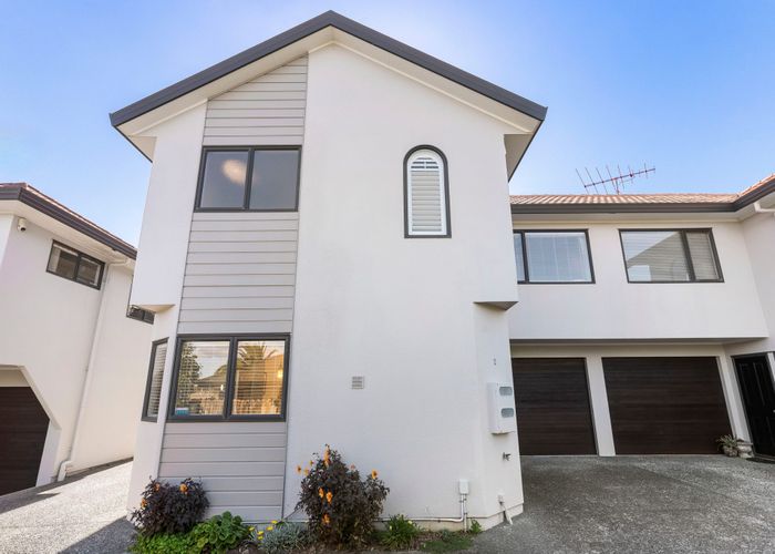  at 2/102 Greenhithe Road, Greenhithe, North Shore City, Auckland