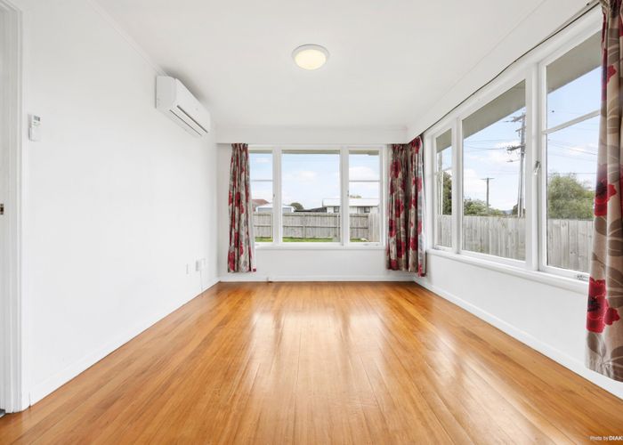  at 4 Daphne Street, Kelston, Auckland
